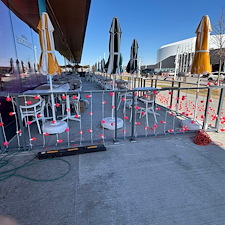 Dcoration-terrasse-restaurant-Laval-effet-wow-en-lumires-roses 2